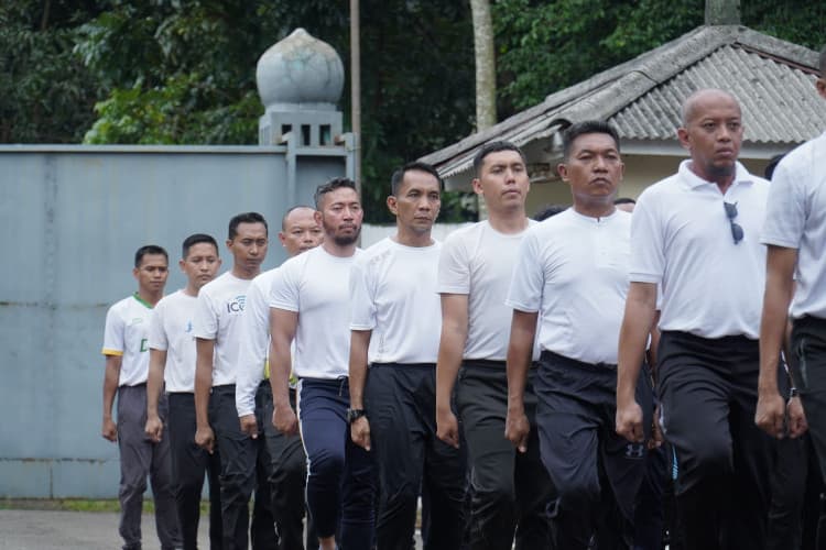 Petugas Haji Dilatih Semi Militer, Wamenhaj Tekankan Kerja Tim dan Transparansi Layanan